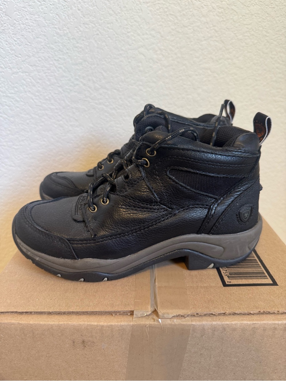 Ariat Terrain Womens 7B Black Leather Lace Up Hiking Riding Ankle Boots